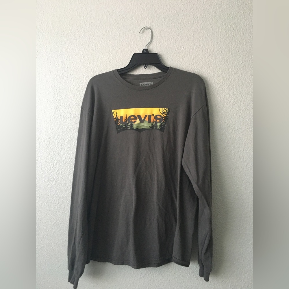 Levi’s long sleeve shirt